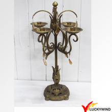 Acabado dorado Candelabro de hierro antiguo con cristales colgantes